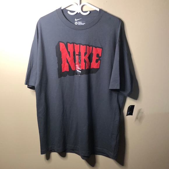 Nike short sleeve shirt